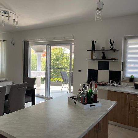 Holiday Home Mihaela Вишнян Экстерьер фото