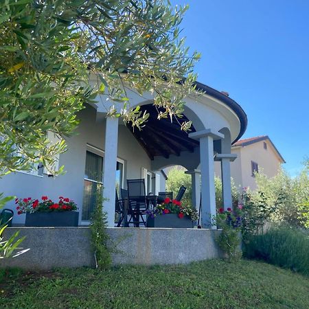 Holiday Home Mihaela Вишнян Экстерьер фото