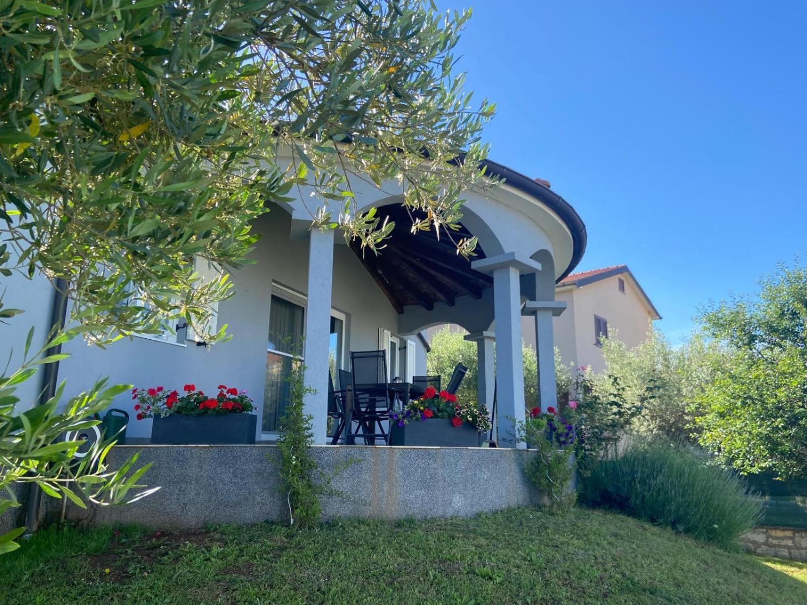 Holiday Home Mihaela Вишнян Экстерьер фото